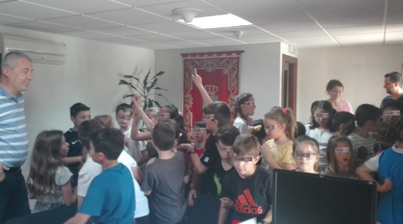 Alumnos de primaria visitan el Ayuntamiento de Casarrubuelos